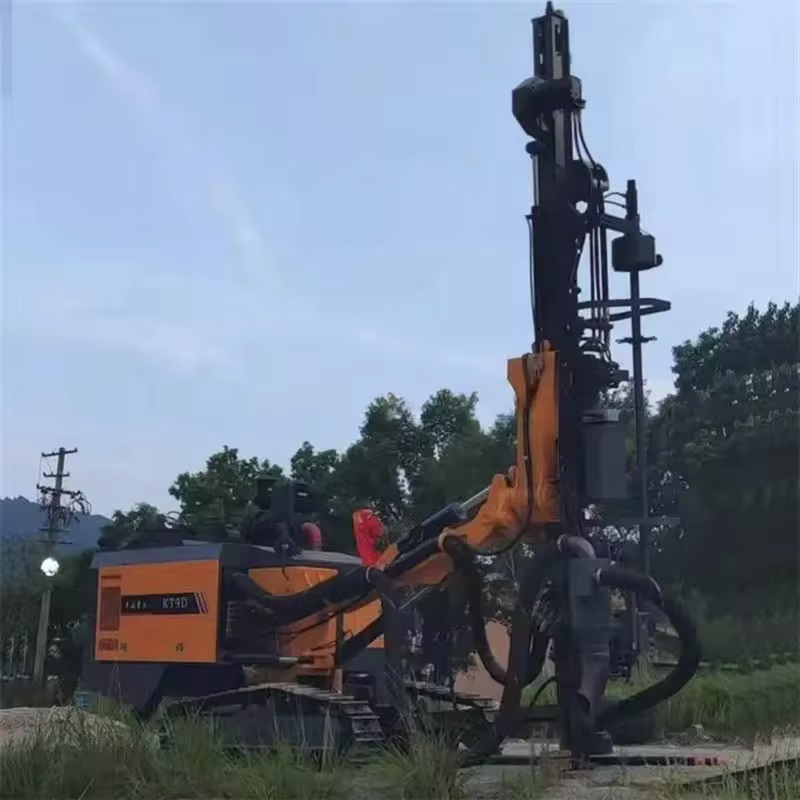 Грузовик для бурения открытых скважин KT9D2